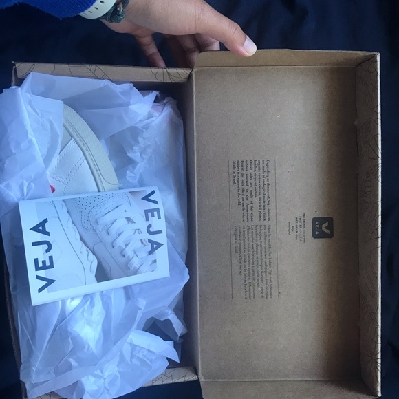 SOLD: NWOT VEJA ESPLAR LEATHER SNEAKERS - Picture 7 of 11